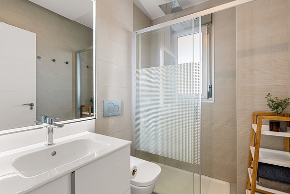 Solgt! Penthouse med 3 soverom, takterrasse og sydvendt terrasse - gangavstand til Zenia Boulevard