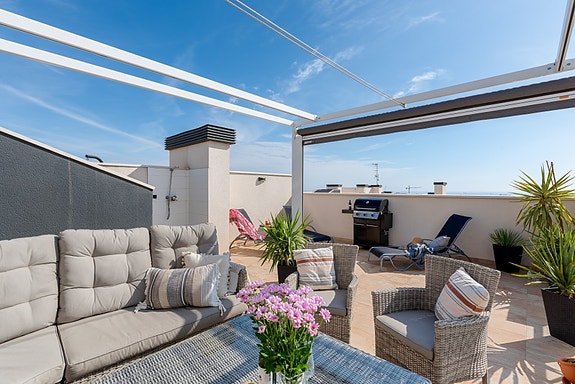 Solgt! Penthouse med 3 soverom, takterrasse og sydvendt terrasse - gangavstand til Zenia Boulevard