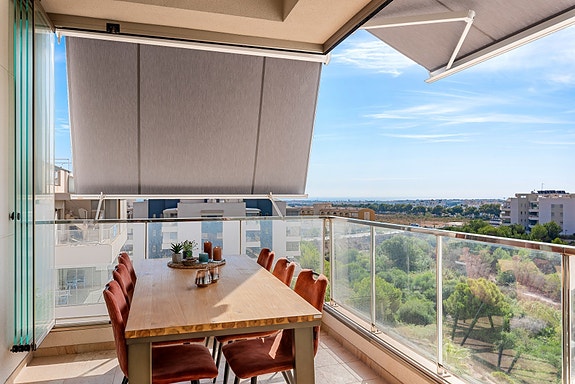 Solgt! Penthouse med 3 soverom, takterrasse og sydvendt terrasse - gangavstand til Zenia Boulevard