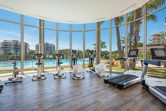 Solgt! Penthouse med 3 soverom, takterrasse og sydvendt terrasse - gangavstand til Zenia Boulevard