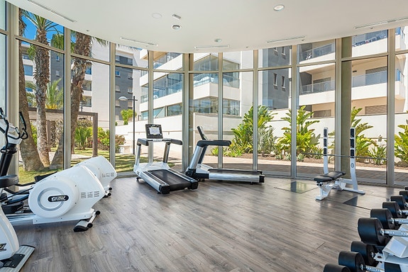 Solgt! Penthouse med 3 soverom, takterrasse og sydvendt terrasse - gangavstand til Zenia Boulevard