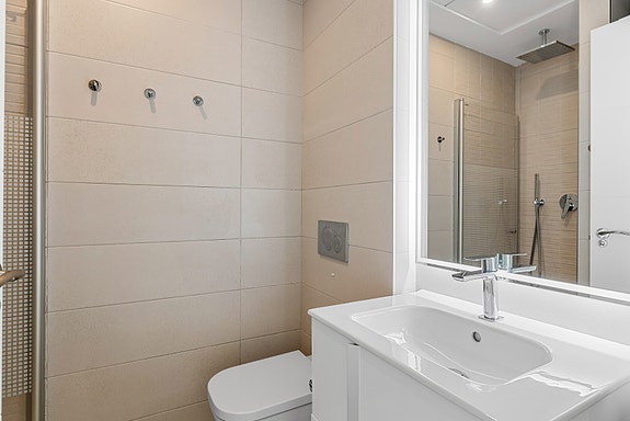 Solgt! Penthouse med 3 soverom, takterrasse og sydvendt terrasse - gangavstand til Zenia Boulevard