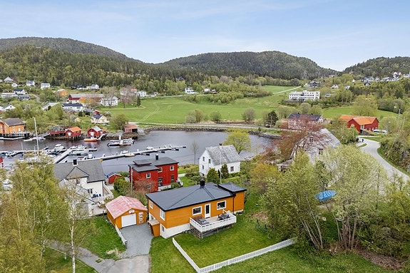 Nylander &Partners ved Kine Nesset Kristiansen har gleden av å presentere Prangveien 3 - En sjarmerende enebolig i hjertet av Råkvåg!