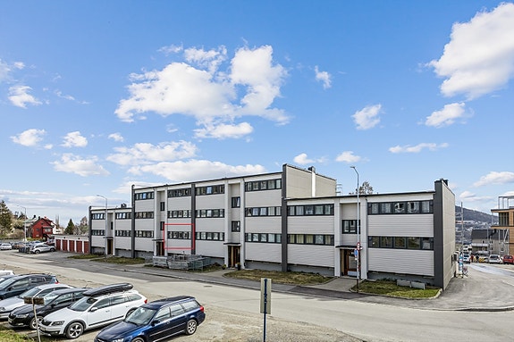 Eineberggata 21 er et veldrevet borettslag som har meget fin beliggenhet i forhold til sentrum, UNN og det nye Helsehuset.