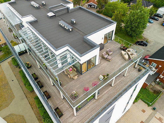 Leiligheten har en privat takterrasse på hele 97 kvm