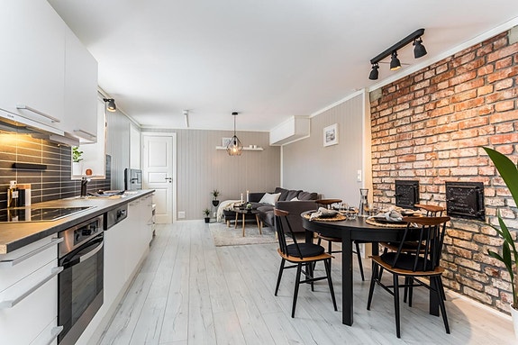 Velkommen til Osloveien 110! Sentralt beliggende bolig med 2 godkjente boenheter!