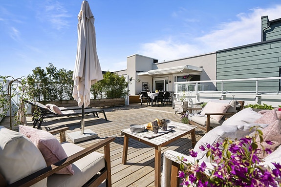 Velkommen til en fantastisk toppleilighet i Lørenveien 56B - presentert av Caroline Ephraim i Nordvik.