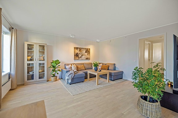 Velkommen til en delikat og moderne 3-roms selveierleilighet i 2. etasje i Grundsetmovegen 22 B!