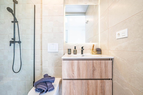 Ny moderne enebolig på ett plan med 3 soverom, takterrasse og privat basseng