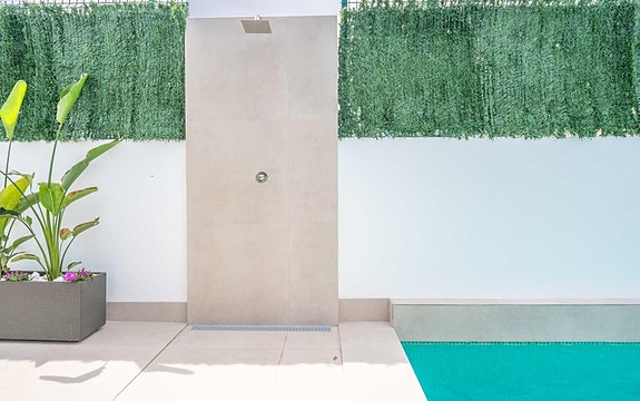 Ny moderne enebolig på ett plan med 3 soverom, takterrasse og privat basseng