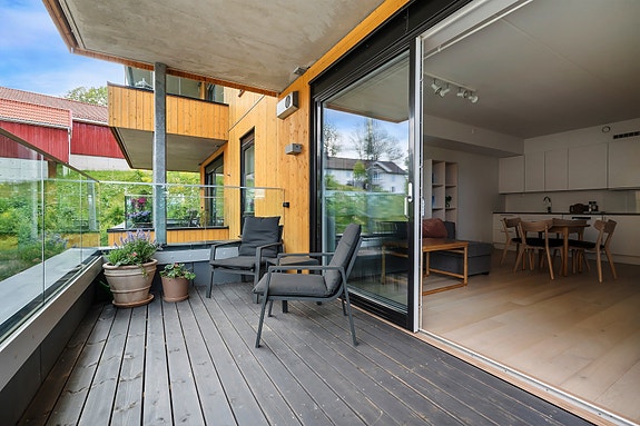 Balkongen blir som et ekstra rom på fine varme sommerdager