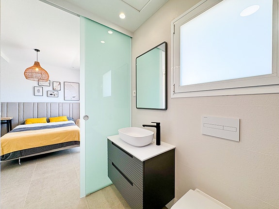 Kun 2 igjen! Nøkkelferdig villa | Privat basseng og takterrasse | Romslig planløsning - 3 soverom og 3 bad