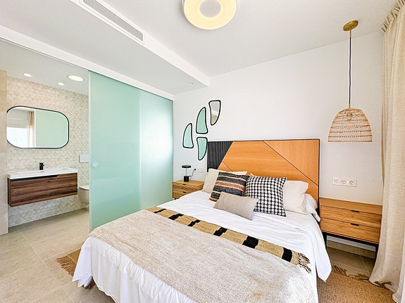 Kun 2 igjen! Nøkkelferdig villa | Privat basseng og takterrasse | Romslig planløsning - 3 soverom og 3 bad