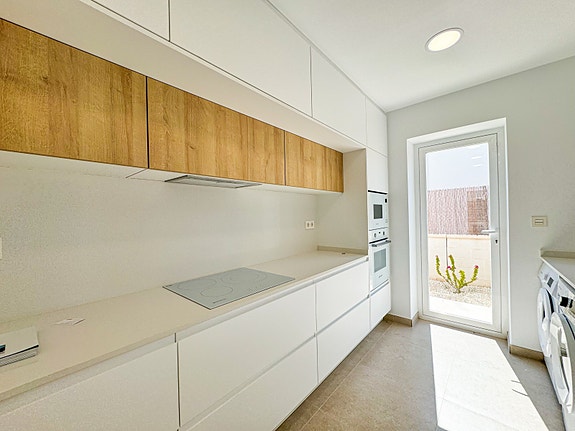 Kun 2 igjen! Nøkkelferdig villa | Privat basseng og takterrasse | Romslig planløsning - 3 soverom og 3 bad