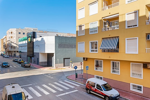 Strøken leilighet i sentrum av Guardamar - Felles svømmebasseng på takterrassen - Parkering og bod