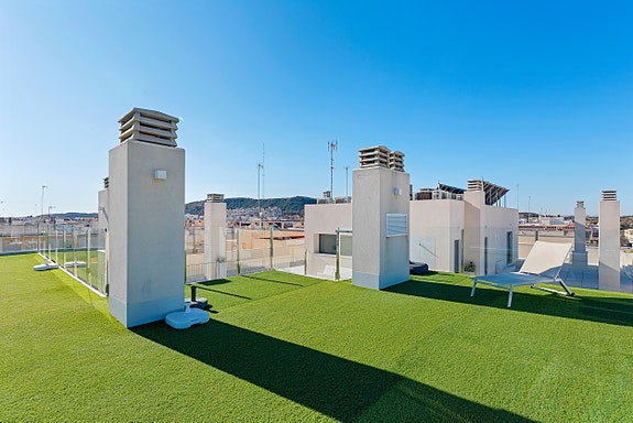 Strøken leilighet i sentrum av Guardamar - Felles svømmebasseng på takterrassen - Parkering og bod