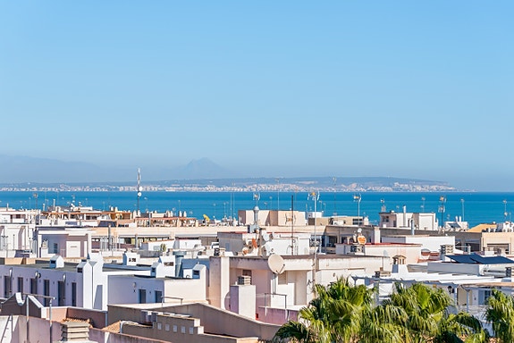 Strøken leilighet i sentrum av Guardamar - Felles svømmebasseng på takterrassen - Parkering og bod