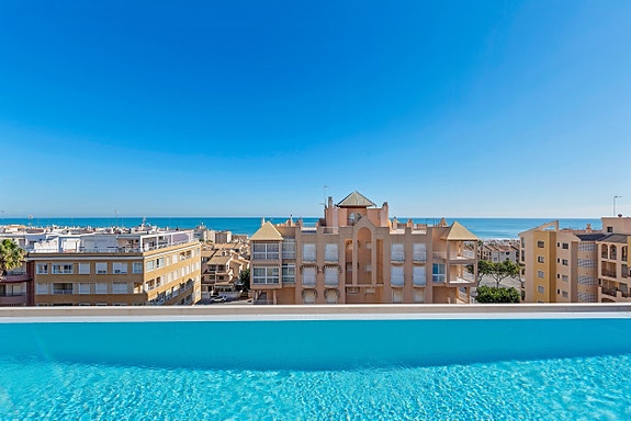 Strøken leilighet i sentrum av Guardamar - Felles svømmebasseng på takterrassen - Parkering og bod