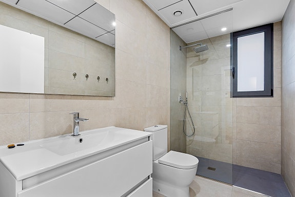 Strøken leilighet i sentrum av Guardamar - Felles svømmebasseng på takterrassen - Parkering og bod