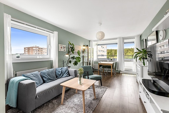 EiendomsMegler 1 v/Asbjørn Gjerde har gleden av å presentere Haugerudveien 74!