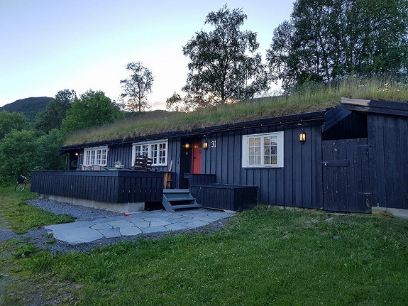 Koselig hytte på solrik utsiktstomt