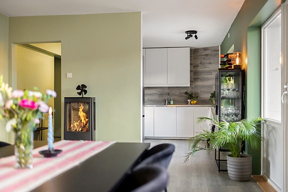 Velkommen til ei romslig og pent oppusset leilighet på 76 m2 i Stjerneveien 13!