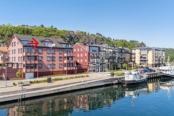 Velkommen til Styregaten 5 C på bryggekanten i Holmestrand