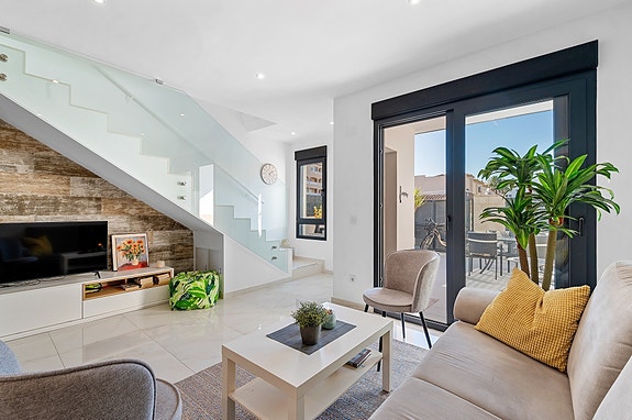 SOLGT! Moderne rekkehus med 3 soverom og 3 bad - Takterrasse - Fullt møblert!