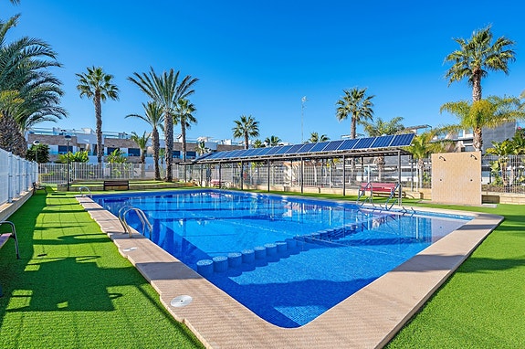 SOLGT! Moderne rekkehus med 3 soverom og 3 bad - Takterrasse - Fullt møblert!