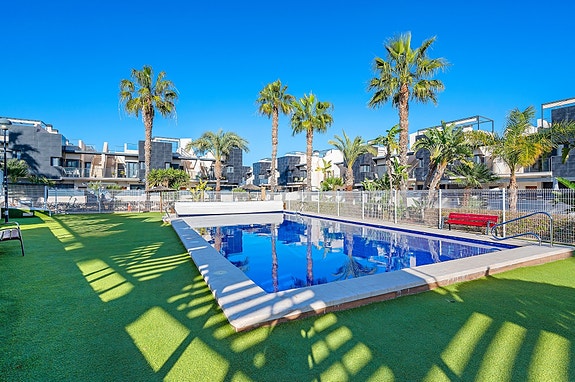 SOLGT! Moderne rekkehus med 3 soverom og 3 bad - Takterrasse - Fullt møblert!