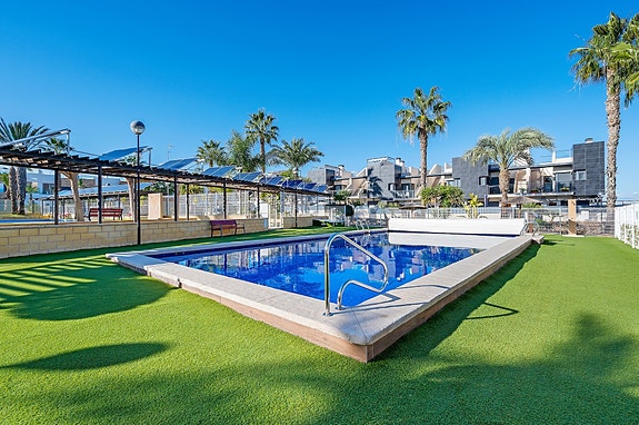 SOLGT! Moderne rekkehus med 3 soverom og 3 bad - Takterrasse - Fullt møblert!