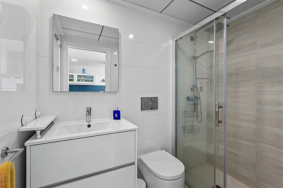 SOLGT! Moderne rekkehus med 3 soverom og 3 bad - Takterrasse - Fullt møblert!