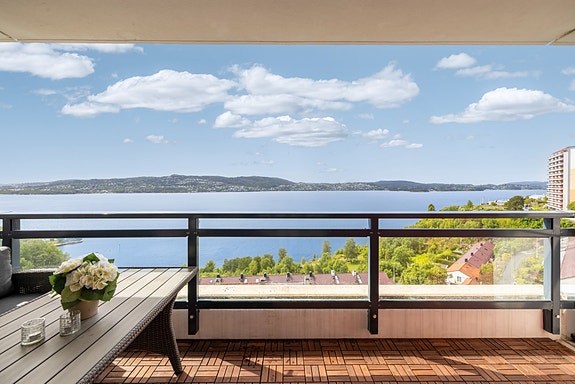 Helleveien 267 presenteres av EIE eiendomsmegling ved Eivind Kalve.