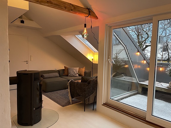 Lys og koselig 2-roms toppleilighet. Korttidsleie fra 28.6-7.11