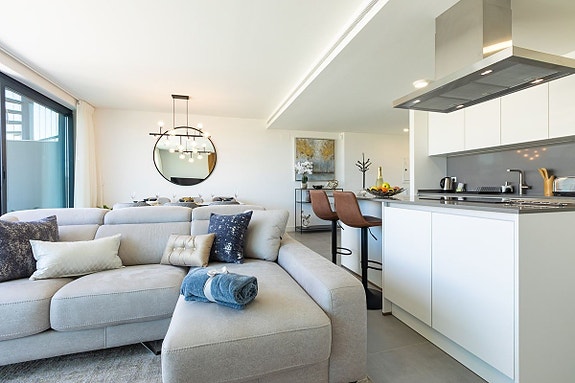 Eksklusiv toppleilighet med panoramautsikt og resort-fasiliteter | Selges fullt møblert | 3 soverom og 2 bad