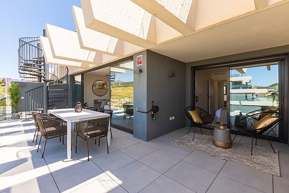 Eksklusiv toppleilighet med panoramautsikt og resort-fasiliteter | Selges fullt møblert | 3 soverom og 2 bad