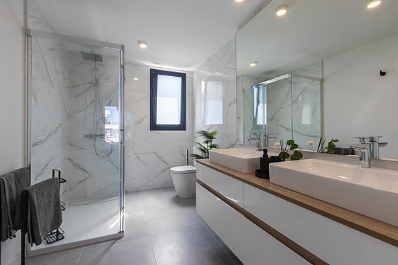 Eksklusiv toppleilighet med panoramautsikt og resort-fasiliteter | Selges fullt møblert | 3 soverom og 2 bad