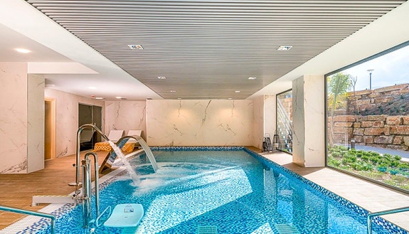 Eksklusiv toppleilighet med panoramautsikt og resort-fasiliteter | Selges fullt møblert | 3 soverom og 2 bad