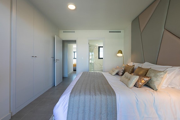 Eksklusiv toppleilighet med panoramautsikt og resort-fasiliteter | Selges fullt møblert | 3 soverom og 2 bad