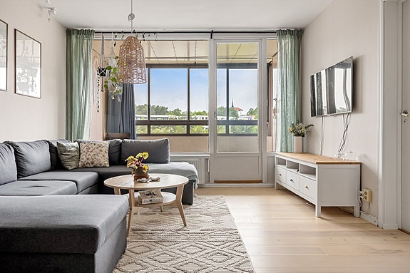 Aktiv Eiendomsmegling v/ Lars Waage har gleden av å presentere Loddefjordveien 24!