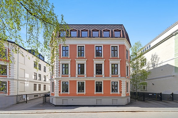 DNB eienndom ved Mette Hagen har gleden av å presenterer Rosenborggata 12 . Flott 1/2 roms leilighet, beliggende rolig og attraktivt til.