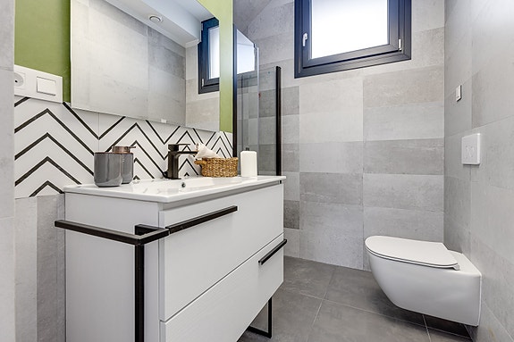 SOLGT! Like ved stranden i La Mata! Ny moderne villa med 4 soverom og 4 bad - Takterrasse med nydelig havutsikt!