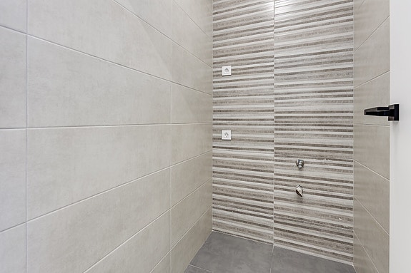 SOLGT! Like ved stranden i La Mata! Ny moderne villa med 4 soverom og 4 bad - Takterrasse med nydelig havutsikt!