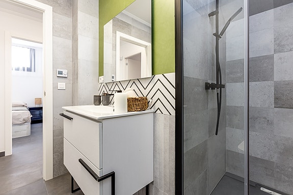 SOLGT! Like ved stranden i La Mata! Ny moderne villa med 4 soverom og 4 bad - Takterrasse med nydelig havutsikt!