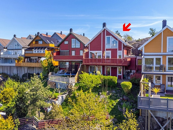 Enebolig i kjede med garasje