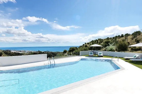 Nydelig sydvendt leilighet med 3 soverom og 2 bad | Stor terrasse 31m2 | Fantastisk havutsikt