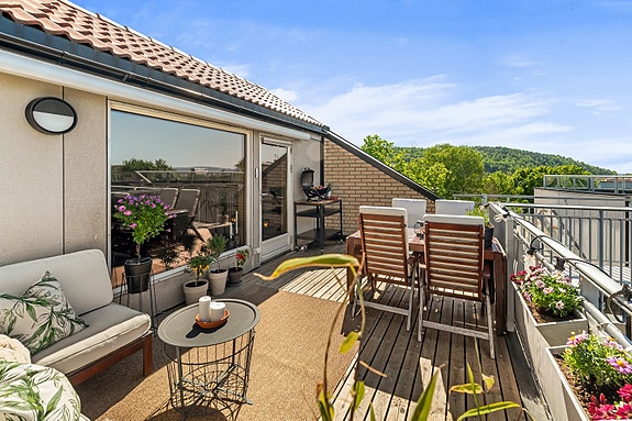 MERK! TRYKK PÅ VIDEOKNAPPEN NEDE TIL VENSTRE I BILDET FOR BOLIGFILM. Jon-Kristian Krybelsrud v/Privatmegleren Soria Moria har gleden av å presentere Normannsgata 4!