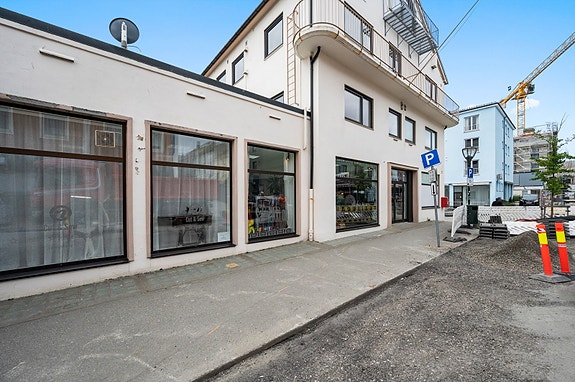 Velkommen til Skolegata 5! Butikklokale med sentral beliggenhet ved gågata i Kristiansund.