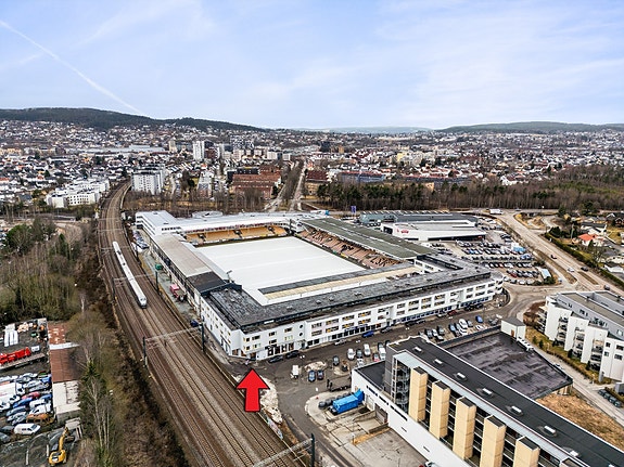 Seksjonen ligger fint til på Åråsen Stadion med flere servicetilbud til nabo, samt kort vei inn til Lillestrøm sentrum