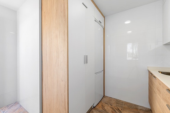 SOLGT! Enebolig med 4 soverom og eget svømmebasseng | Nylig renovert | Tomt på ca 700m2 | Ferdig møblert!